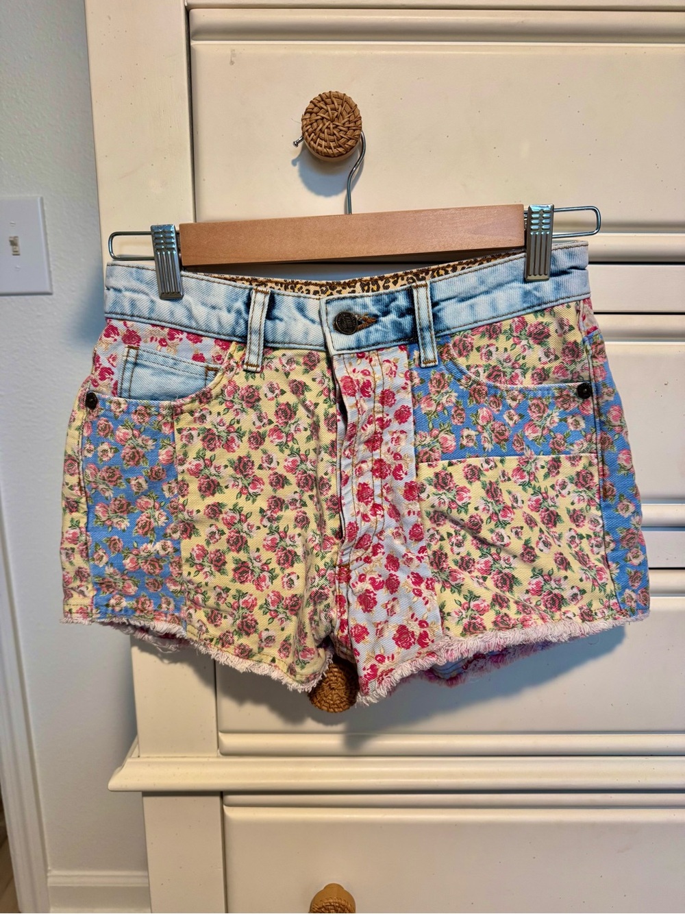Farm Rio x Anthropologie Ultra High-Rise Patchwork Floral Denim Shorts – Size 25 - Picture 2 of 4